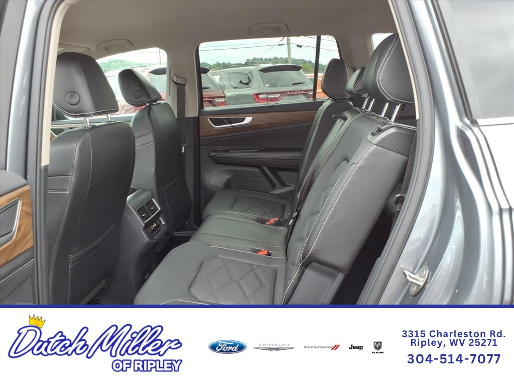 2025 Volkswagen Atlas 2.0T SE w/Technology