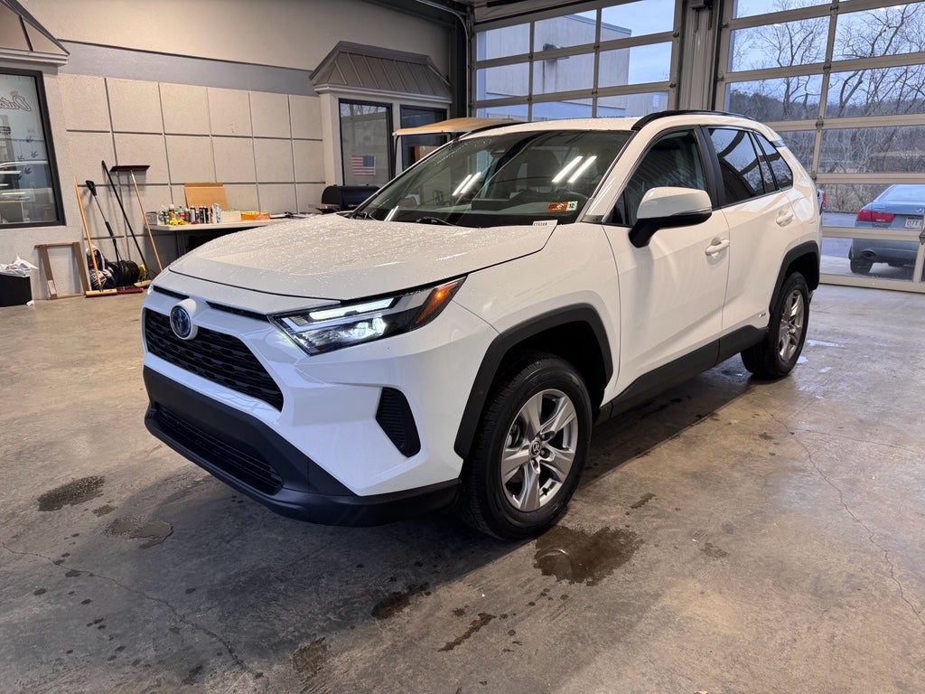 2022 Toyota RAV4 Hybrid XLE