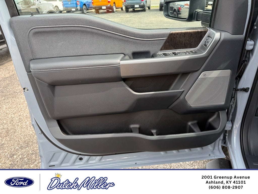2026 Ford F-350 LARIAT 4WD Crew Cab 8' Box