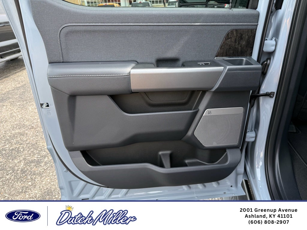 2026 Ford F-350 LARIAT 4WD Crew Cab 8' Box
