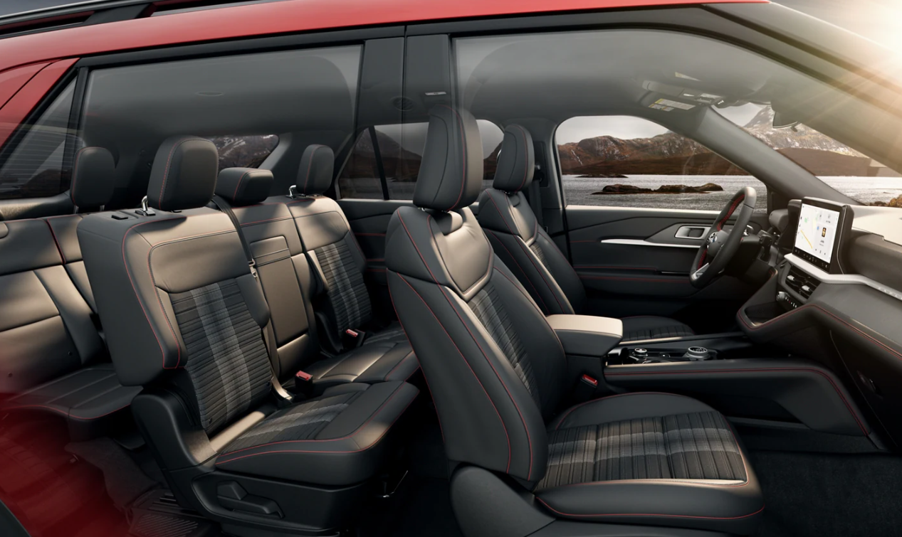 2025 Ford Explorer Interior